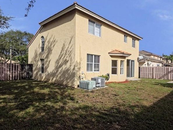 14422 N Royal Cove Cir, Davie FL 33325