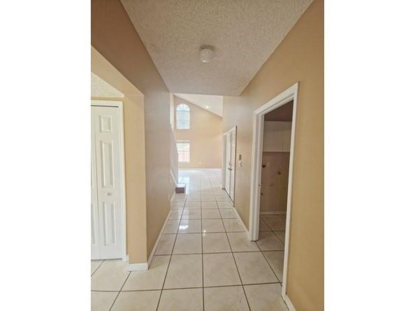 14422 N Royal Cove Cir, Davie FL 33325