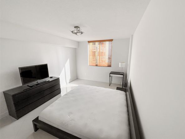 2775 NE 187th St 627, Miami FL 33180