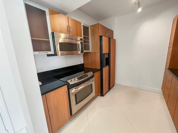 2775 NE 187th St 627, Miami FL 33180