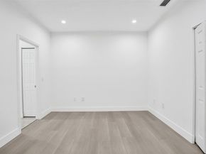 1003 NW 100th Ave, Pembroke Pines FL 33024