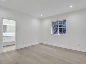 1003 NW 100th Ave, Pembroke Pines FL 33024