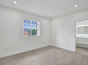 1003 NW 100th Ave, Pembroke Pines FL 33024