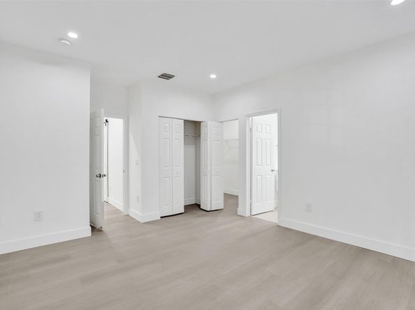 1003 NW 100th Ave, Pembroke Pines FL 33024