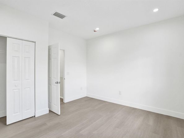 1003 NW 100th Ave, Pembroke Pines FL 33024