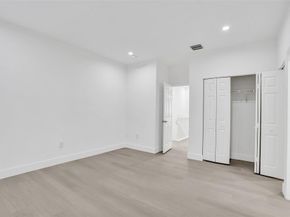 1003 NW 100th Ave, Pembroke Pines FL 33024