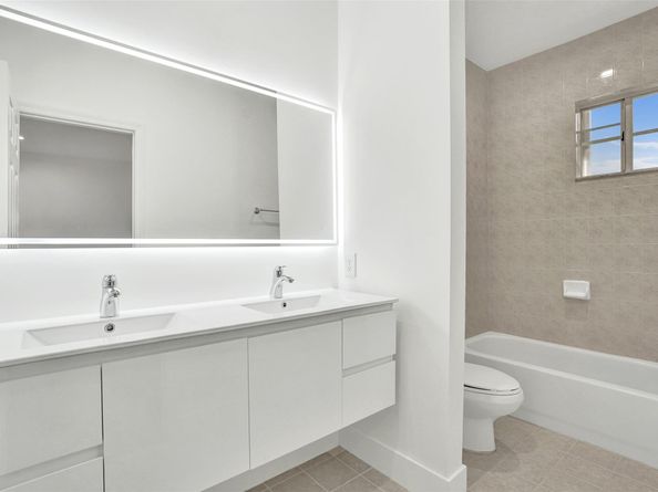 1003 NW 100th Ave, Pembroke Pines FL 33024