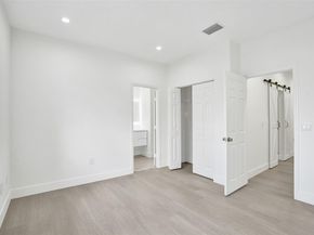 1003 NW 100th Ave, Pembroke Pines FL 33024