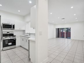 1003 NW 100th Ave, Pembroke Pines FL 33024