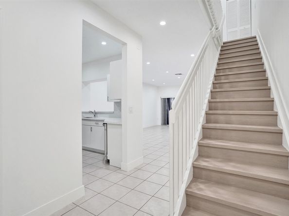 1003 NW 100th Ave, Pembroke Pines FL 33024