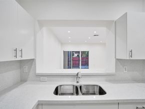 1003 NW 100th Ave, Pembroke Pines FL 33024