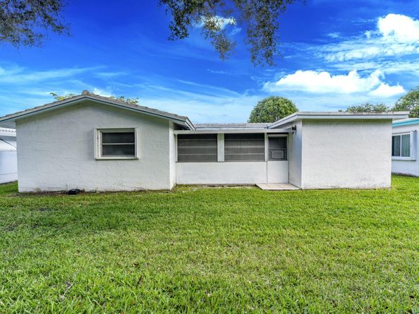 1141 NW 90th Way, Plantation FL 33322