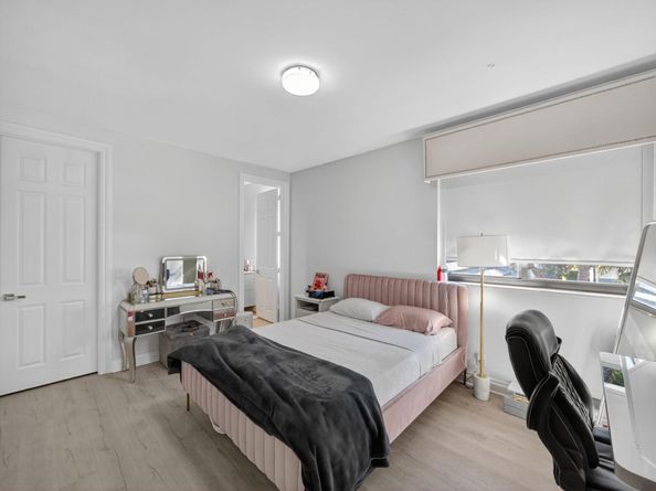 125 Pembroke Drive, Palm Beach Gardens FL 33418