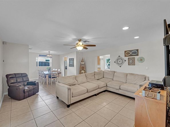 2510 NW 87th Ln, Sunrise FL 33322