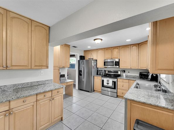 2510 NW 87th Ln, Sunrise FL 33322