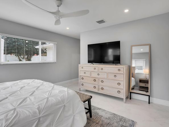 2400 NE 45th Street, Lighthouse Point FL 33064