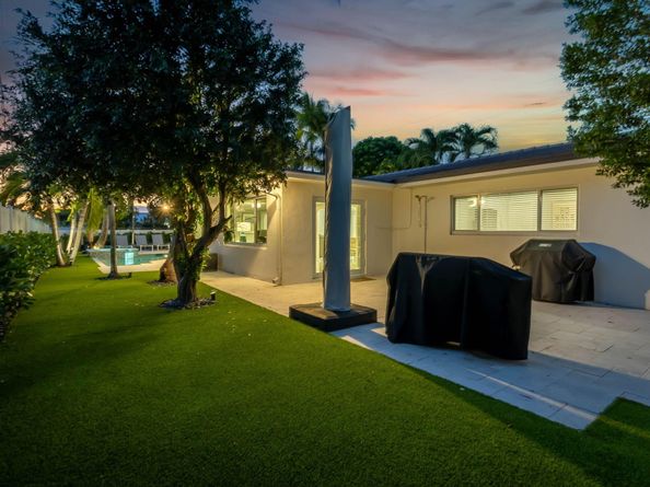 2400 NE 45th Street, Lighthouse Point FL 33064