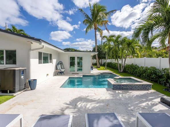 2400 NE 45th Street, Lighthouse Point FL 33064