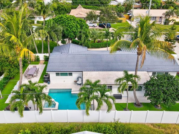 2400 NE 45th Street, Lighthouse Point FL 33064