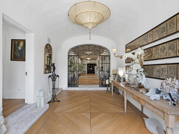 111 Via Del Lago, Palm Beach FL 33480