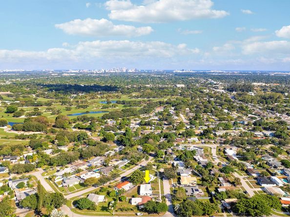 5081 SW 9th Court, Plantation FL 33317