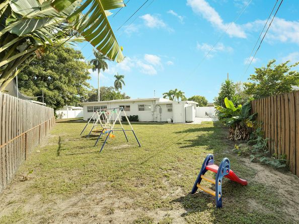 5081 SW 9th Court, Plantation FL 33317