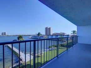 3040 Lake Shore Drive 502, Riviera Beach FL 33404