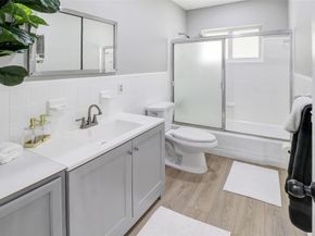 131 NE 55th St, Oakland Park FL 33334