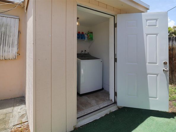 131 NE 55th St, Oakland Park FL 33334