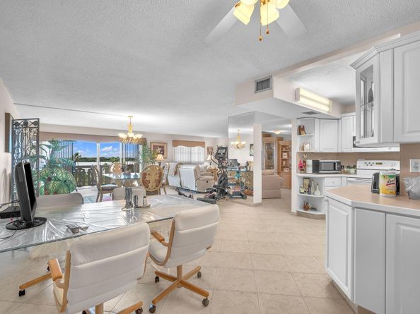 800 NE 195th St 601, Miami FL 33179