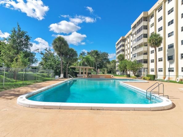 800 NE 195th St 601, Miami FL 33179