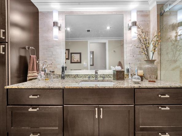 800 NE 195th St 601, Miami FL 33179