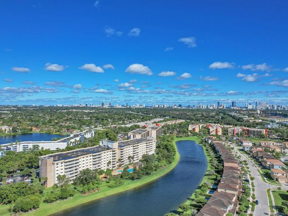 800 NE 195th St 601, Miami FL 33179