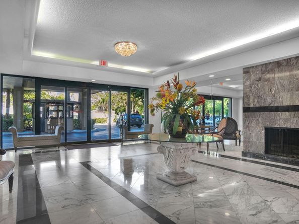 800 NE 195th St 601, Miami FL 33179