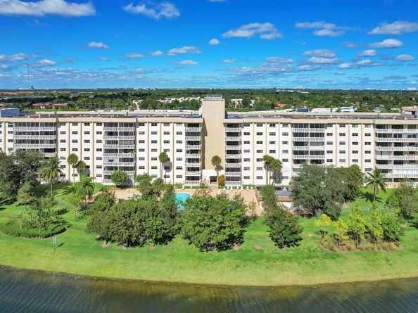 800 NE 195th St 601, Miami FL 33179