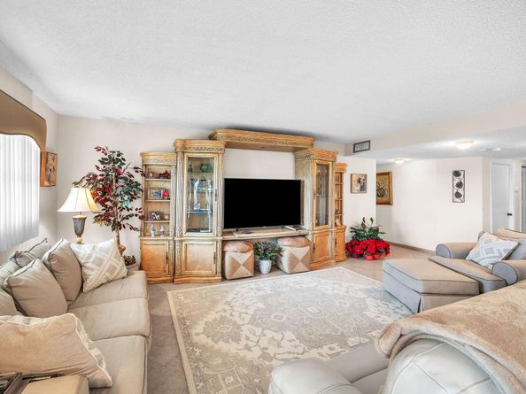 800 NE 195th St 601, Miami FL 33179