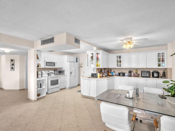 800 NE 195th St 601, Miami FL 33179