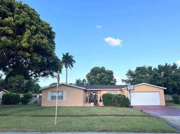 1827 Pinehurst Drive, West Palm Beach FL 33407