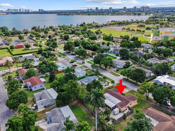 1827 Pinehurst Drive, West Palm Beach FL 33407