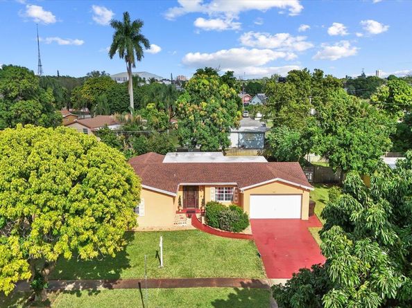 1827 Pinehurst Drive, West Palm Beach FL 33407