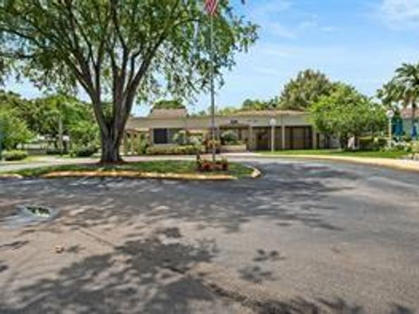 504 Gardens Drive 203, Pompano Beach FL 33069