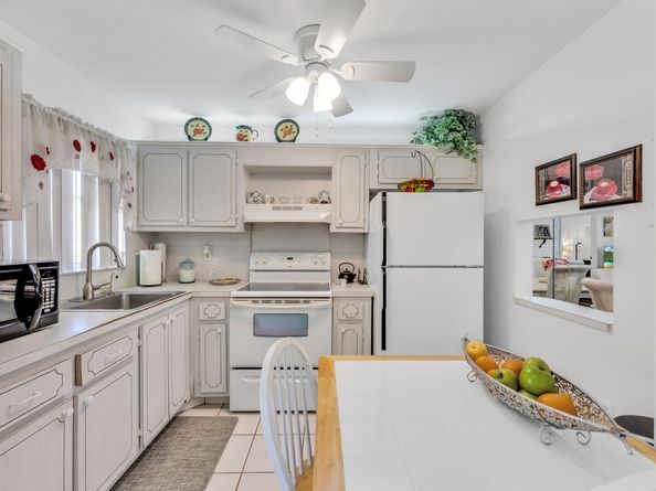 8950 Sunrise Lakes Blvd 210, Sunrise FL 33322