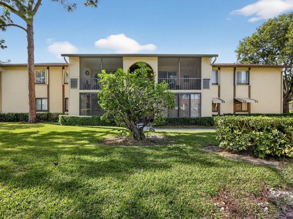 206 Pine Hov Circle C1, Greenacres FL 33463