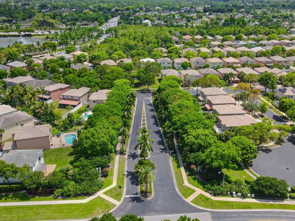 1534 Running Oak Lane, Royal Palm Beach FL 33411