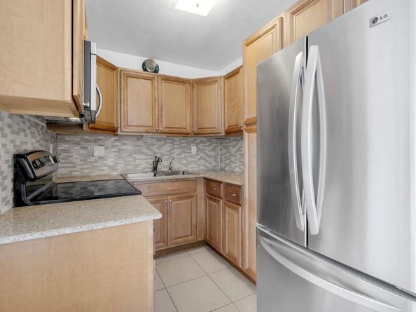 2970 NE 16th Ave 211, Oakland Park FL 33334