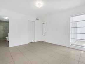 2970 NE 16th Ave 211, Oakland Park FL 33334