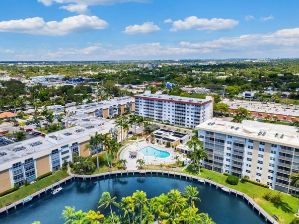 2970 NE 16th Ave 211, Oakland Park FL 33334