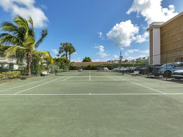 2970 NE 16th Ave 211, Oakland Park FL 33334