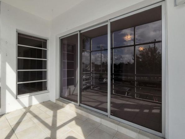 2970 NE 16th Ave 211, Oakland Park FL 33334