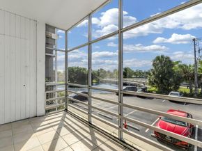 2970 NE 16th Ave 211, Oakland Park FL 33334